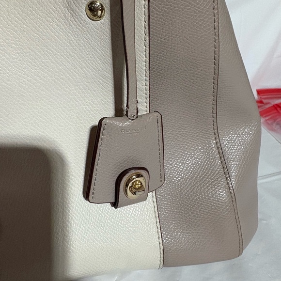 Coach Cream and Tan Leather Handbag - Picture 4 of 15